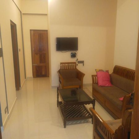 מדיקרי The Two Bedroom House מראה חיצוני תמונה