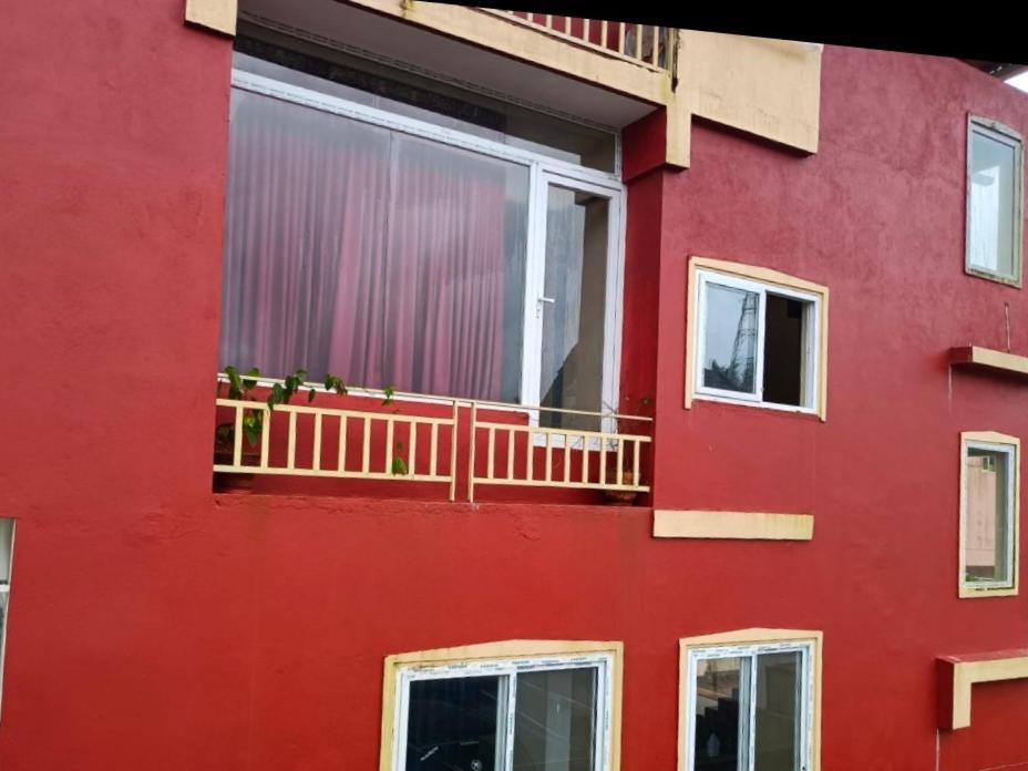 מדיקרי The Two Bedroom House מראה חיצוני תמונה