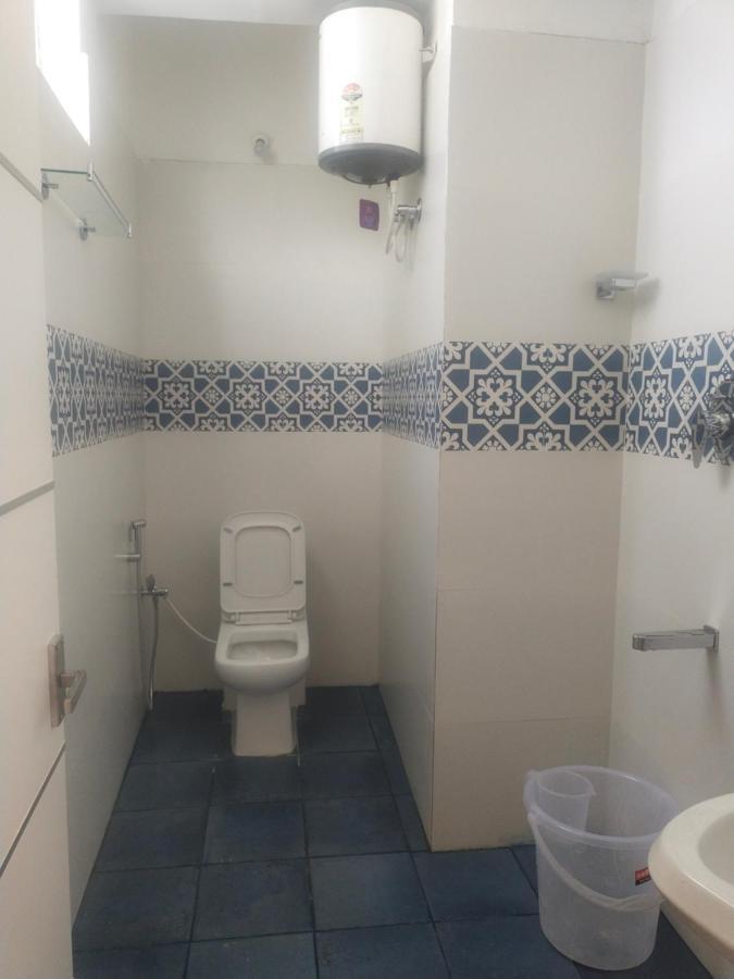 מדיקרי The Two Bedroom House מראה חיצוני תמונה