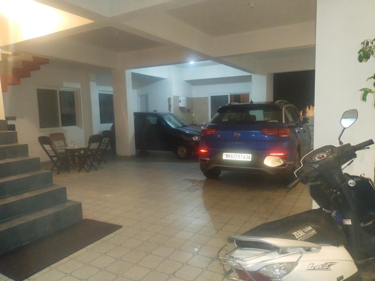 מדיקרי The Two Bedroom House מראה חיצוני תמונה